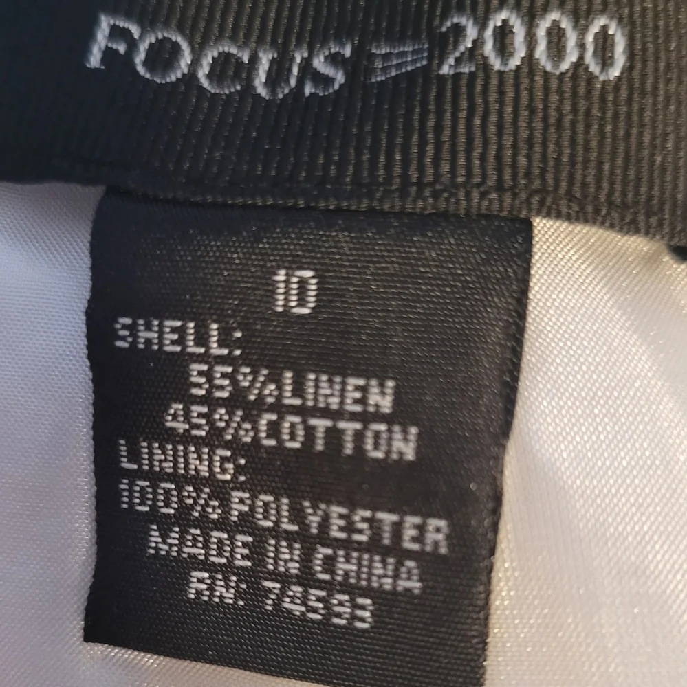 NWOT/ Focus 2000 Metallic Top ( Holiday )